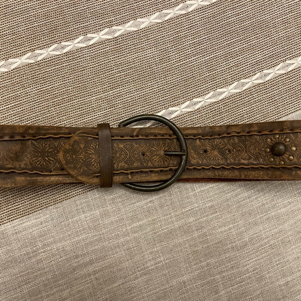 Fossil Brown Embossed Leather Belt with Round Brass Buckle - Picture 2 of 6